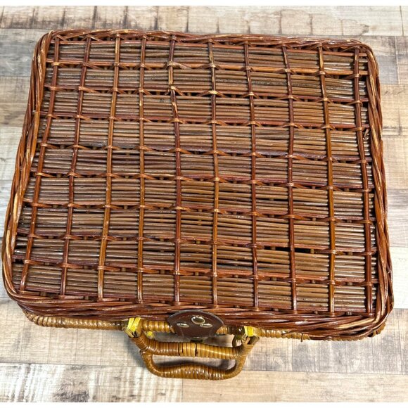 Vintage Woven Rattan Picnic Basket With Leather Clasp And Wrapped Handles - Picture 2 of 5